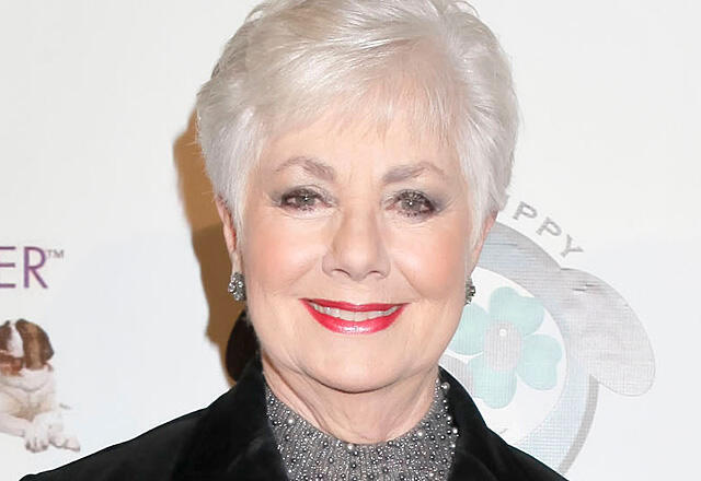 Hot In Cleveland Exclusive: Shirley Jones Joins The Live Episode! - Tv Guide