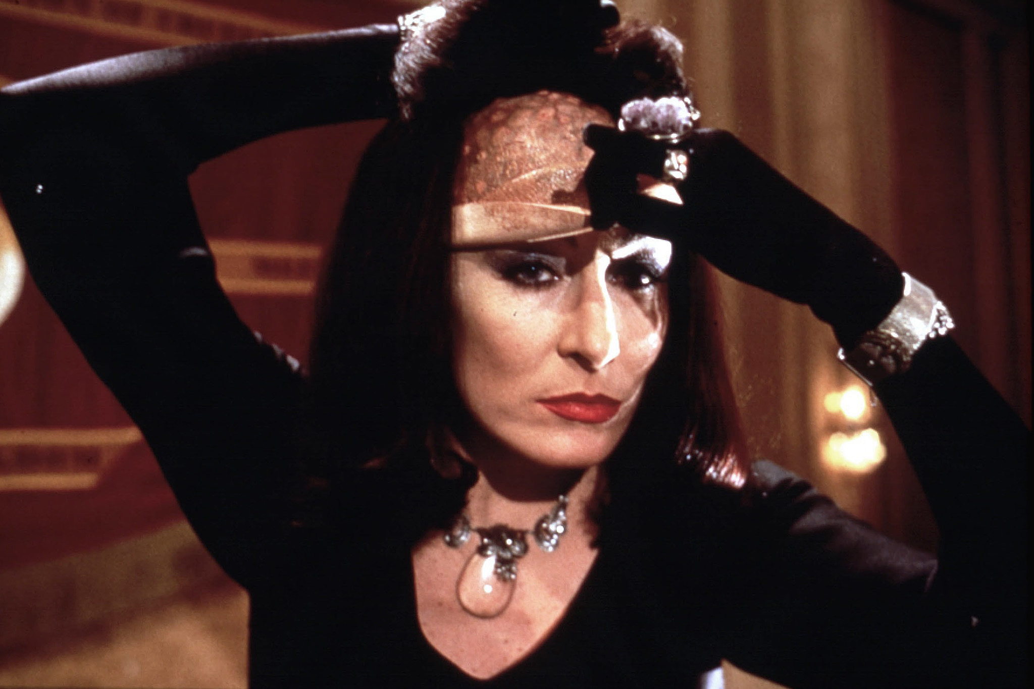 witches-angelica-huston1.jpg