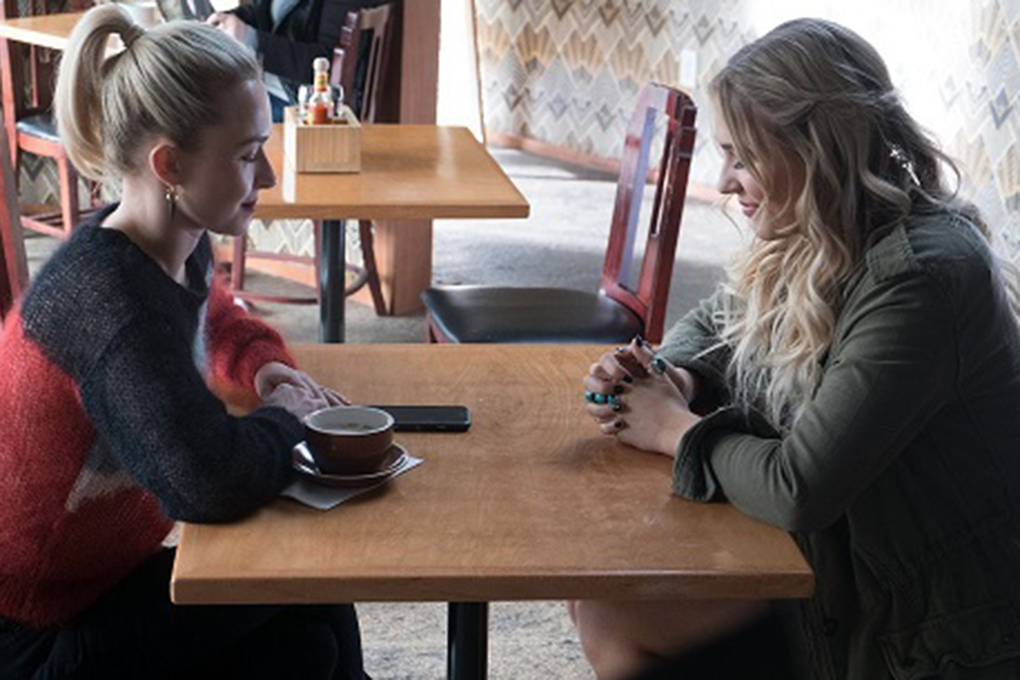 Nashville Sneak Peek: Juliette Gives Maddie Songwriting Advice - TV Guide