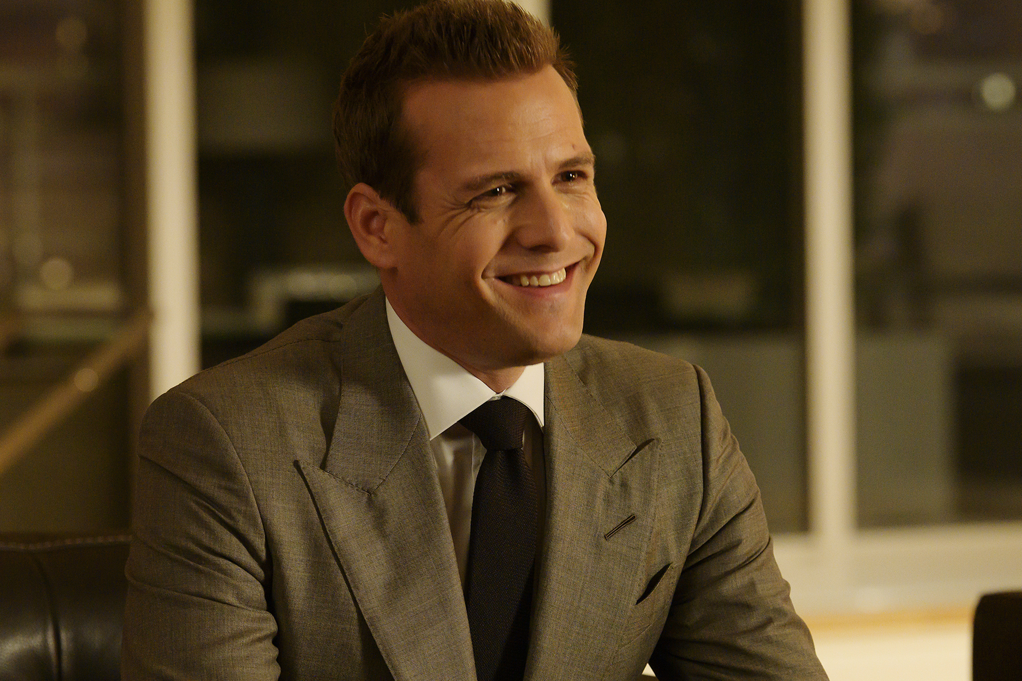 Suits Series Finale Watch Gabriel Macht Sarah Rafferty And More Say Goodbye Tv Guide