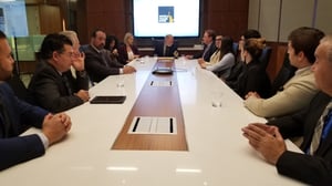 Betty en NY, Season 1 Episode 1 image