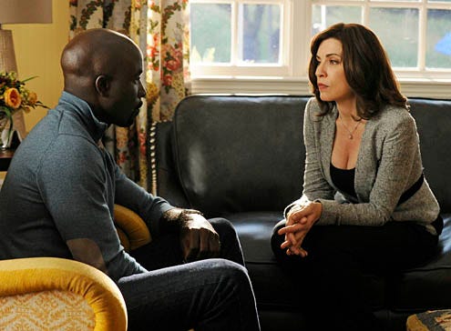 The Good Wife - Season 4 - "Waiting for the Knock" - Mike Colter, Julianna Margulies