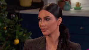 Busy Tonight, Season 1 Episode 25 image