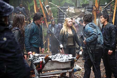 The 100 - Season 1 - "We Are Grounders - Part 1" - Thomas McDonell, Eliza Taylor and Bob Morley
