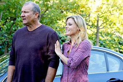 Modern Family - Season 4 - "Yard Sale" - Ed O'Neill and Julie Bowen