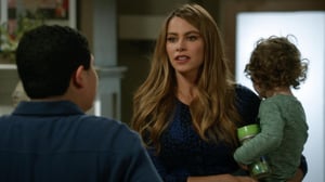 Modern Family, Season 6 Episode 4 image