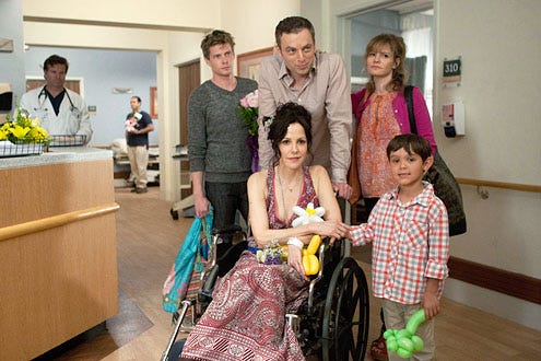 Weeds - Season 8 - "A Beam of Sunshine" - Mary-Louise Parker as Nancy Botwin, Justin Kirk as Andy Botwin, Hunter Parrish as Silas Botwin and Jennifer Jason Leigh as Jill Price-Gray