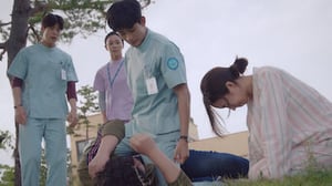 It's Okay to Not Be Okay, Season 1 Episode 8 image