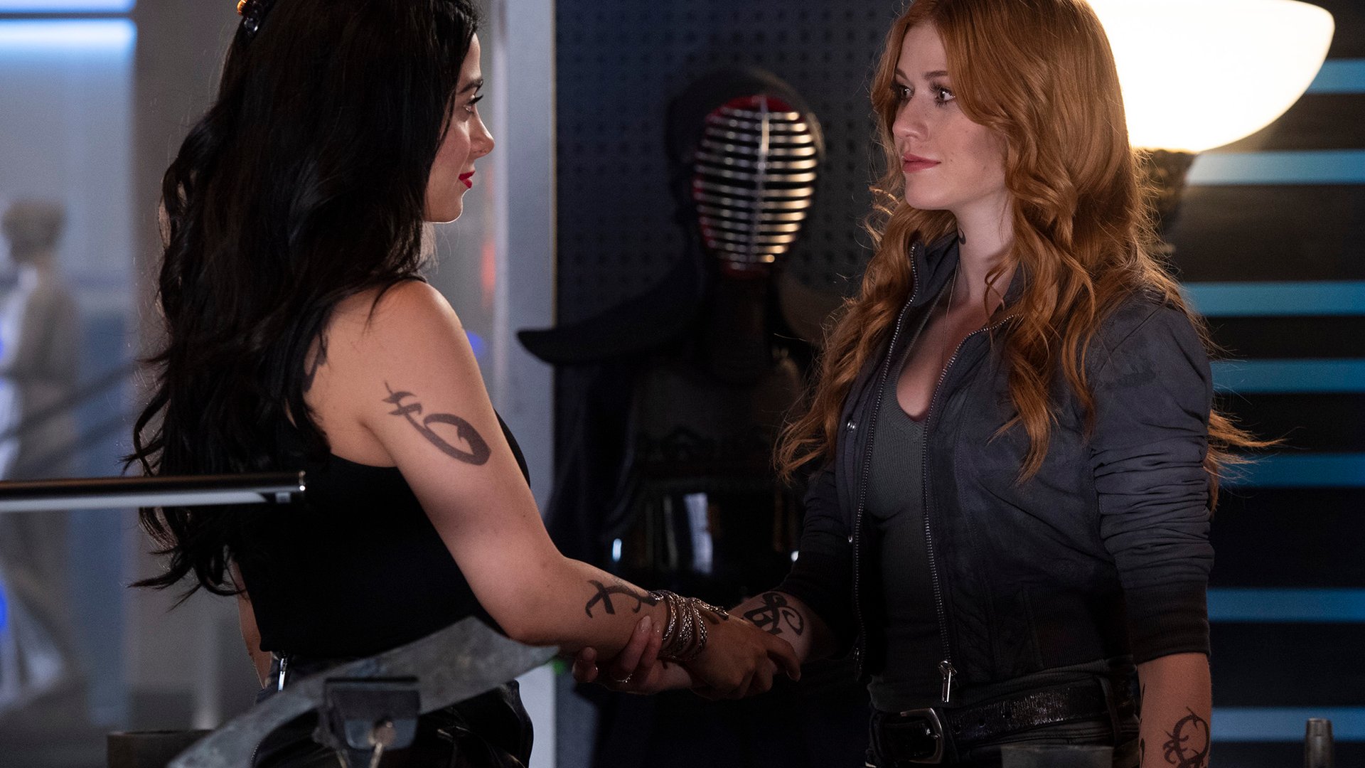 Emeraude Toubia and Katherine McNamara, Shadowhunters