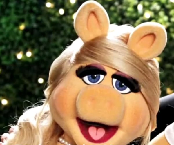 250921-news-muppets-miss-piggy-hair-embed.jpg