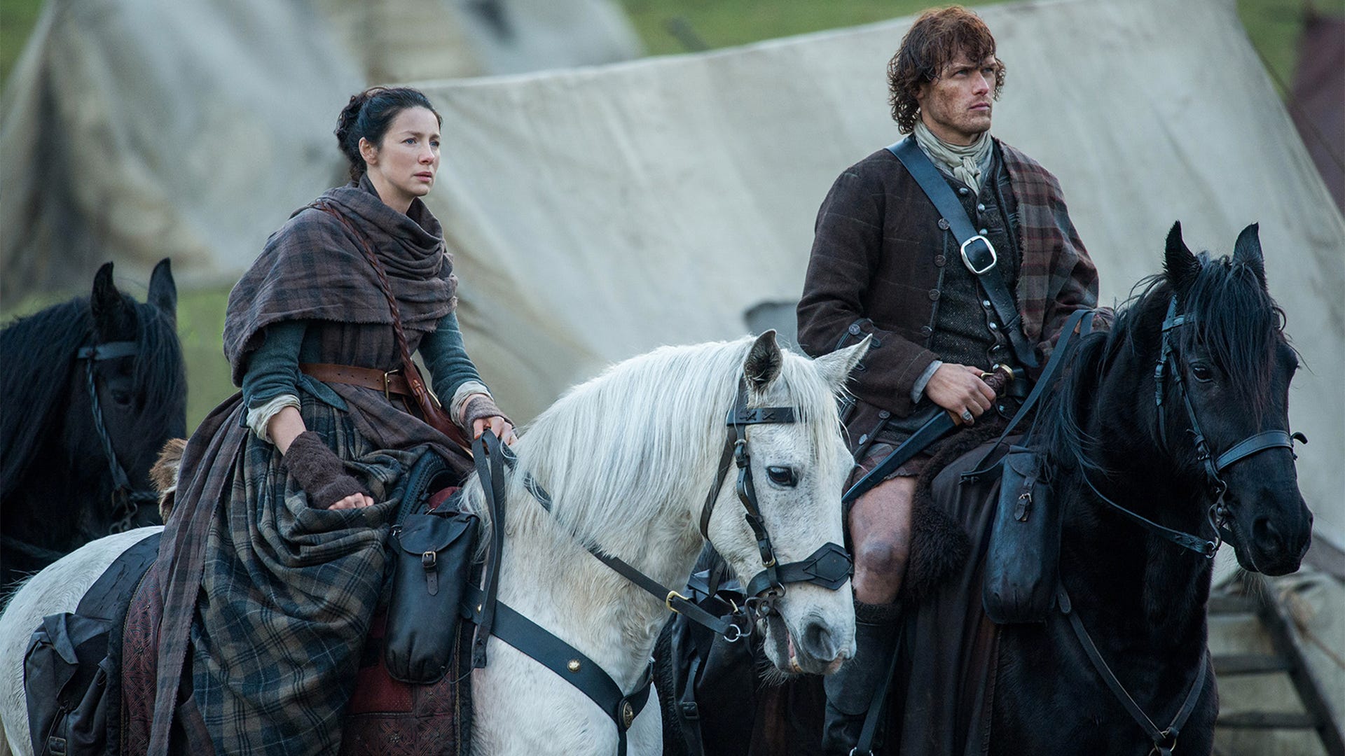 outlander-jamie-and-claire-news.jpg