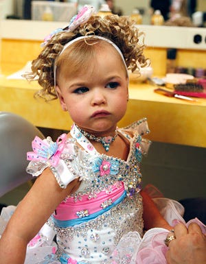 Toddlers & Tiaras - Contestant backstage at the Celebrity Beauty Pageant