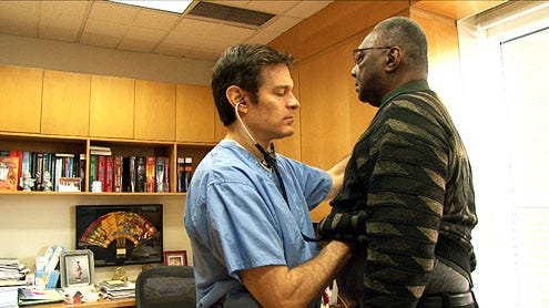 NY Med - Season 1 - Dr. Oz examines a patient
