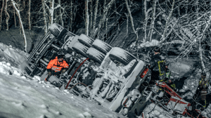 Ice Road Rescue, Season 1 Episode 10 image