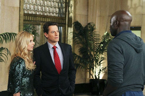 Ringer - Season 1 - "Maybe We Should Get a Dog Instead" - Sarah Michelle Gellar as Bridget Kelly/Siobhan Martin, Ioan Gruffudd as Andrew Martin and  Mike Colter as Malcolm Ward