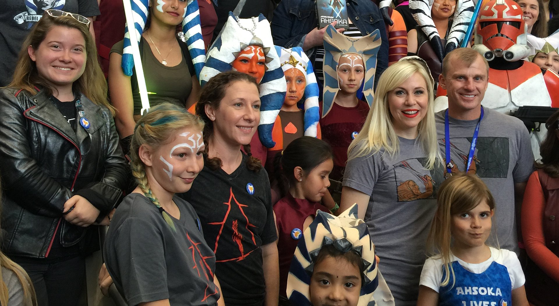 Ashley Eckstein and her husband David Eckstein pose with fans