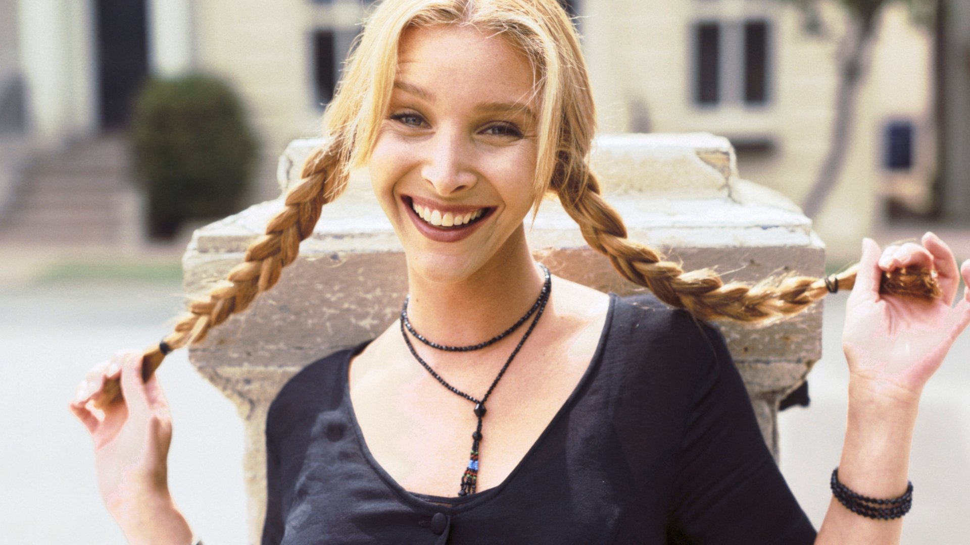 Lisa Kudrow as Phoebe Buffay, Friends