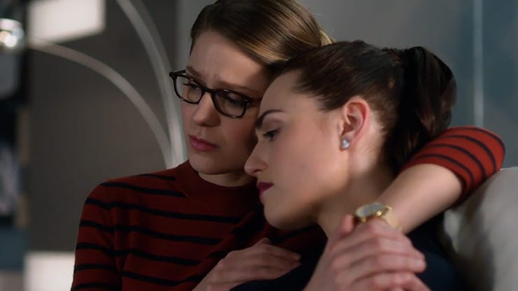 Kara (Melissa Benoist) consoling Lena (Katie McGrath)