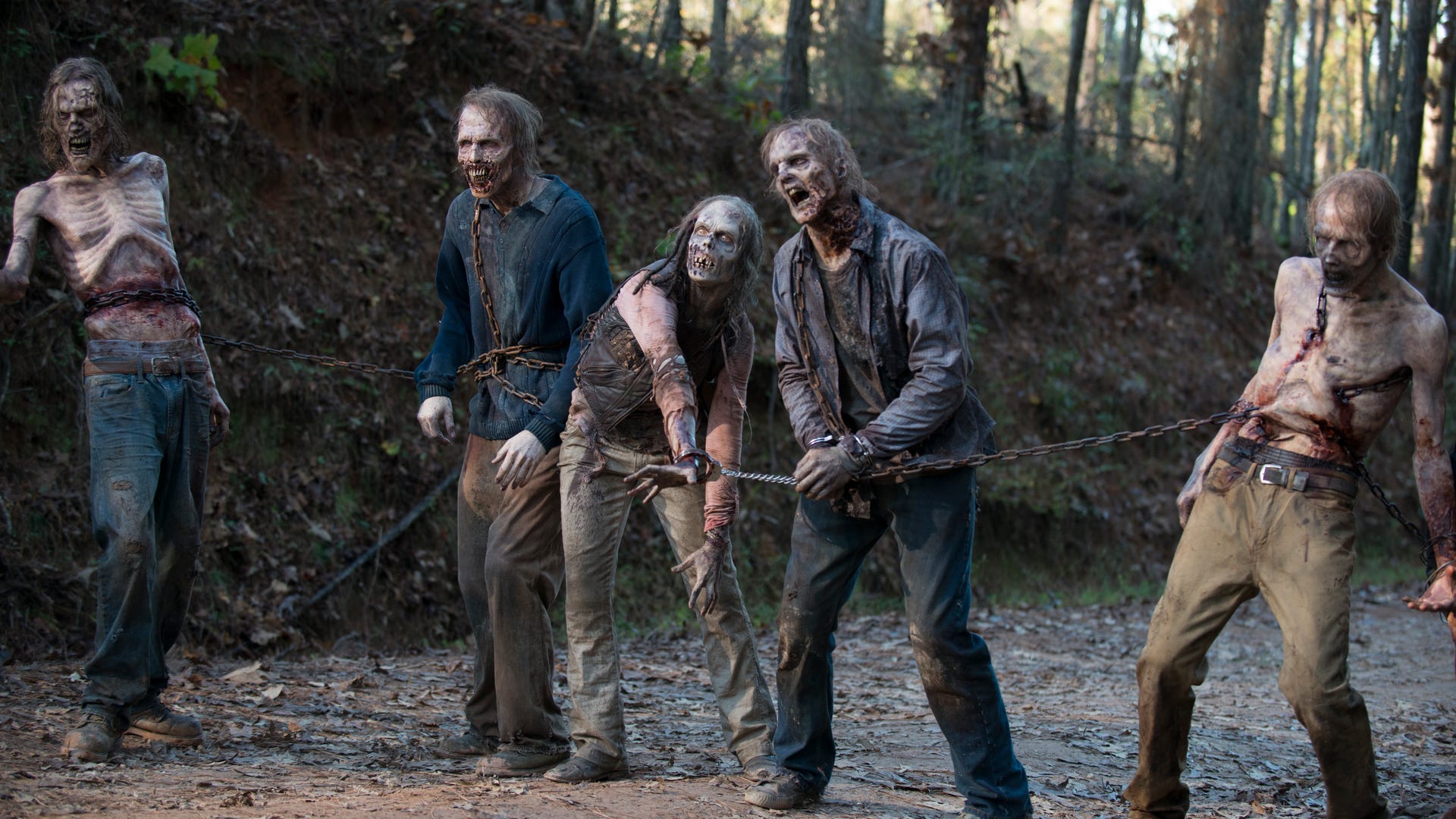 twd-ep616-chained-walkers.jpg