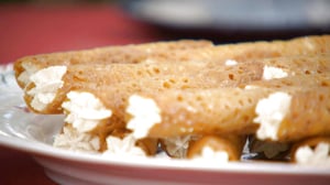 The Great Holiday Baking Show, Season 1 Episode 1 image