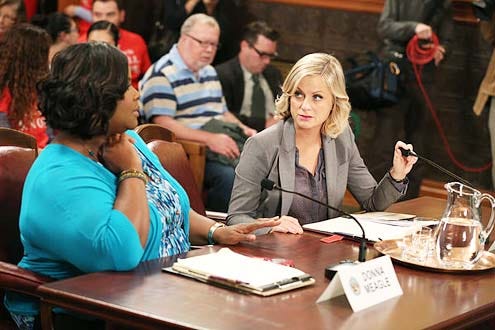 Parks and Recreation - Season 6 - "Gin It Up" - Retta and Amy Poehler