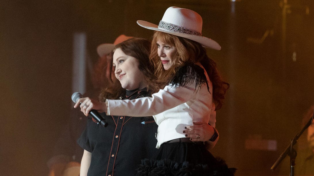 Beth Ditto and Anna Friel, Monarch
