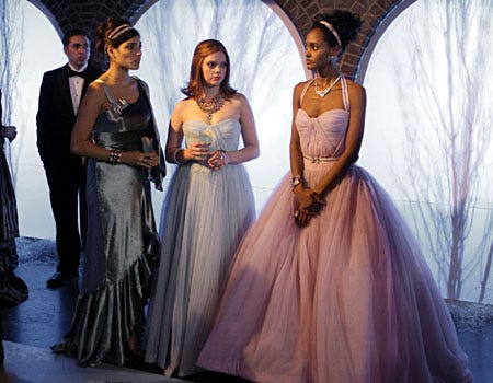 Gossip Girl - Season 2, "It's a Wonderful Lie" - Amanda Setton as Penelope, Dreama Walker as Hazel, Nicole Fischella as Isabel
