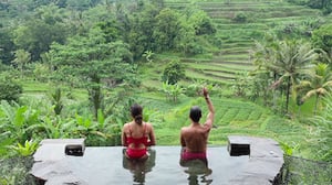 The World's Most Amazing Vacation Rentals, Season 1 Episode 1 image