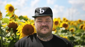 Dead Set on Life, Season 1 Episode 4 image