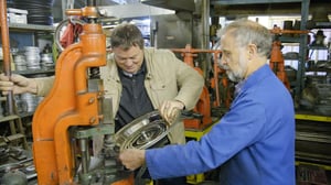 World of Cars, Season 1 Episode 9 image