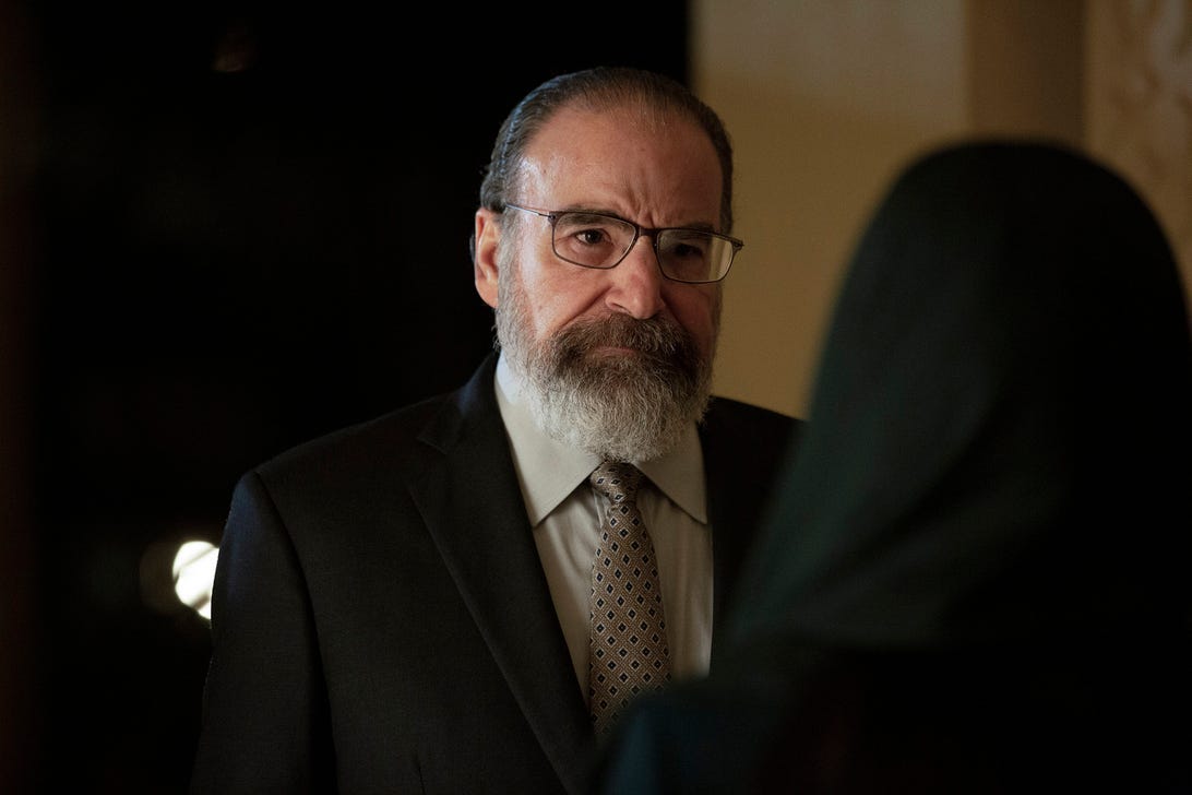 Homeland's Mandy Patinkin Calls Trump's Attacks on CIA 'a Contagion and Cancer'