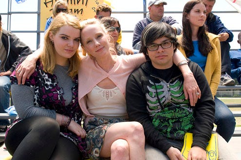 Hung - Season 2 - Sianoa Smit-McPhee, Anne Heche and Charlie Saxton