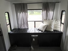 Tiny House Hunters, Season 3 Episode 17 image