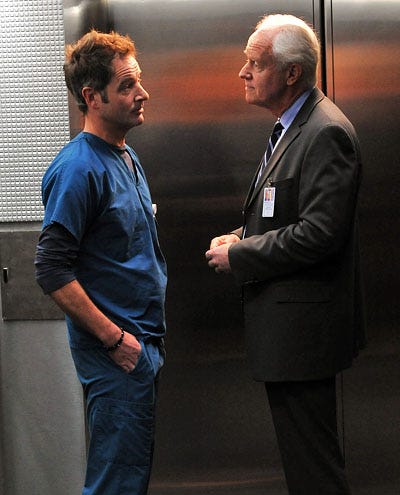 Miami Medical - Season 1 - "Golden Hour" - Jeremy Northam as Dr. Proctor and guest star Mike Farrell as Dr. Carl Willis