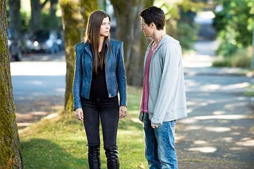 The Tomorrow People - Season 1 - "Girl Interrupted" - Peyton List and Robbie Amell