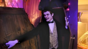 MacGyver, Season 2 Episode 5 image