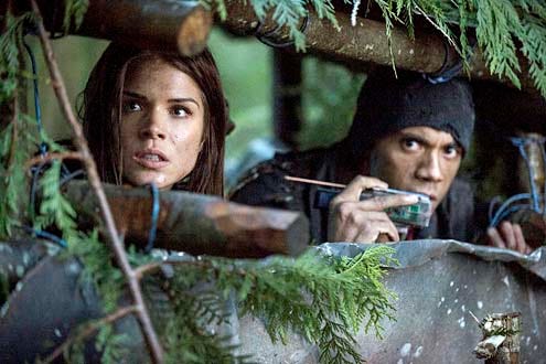 The 100 - Season 1 - "We Are Grounders - Part 2" - Marie Avgeropoulos and Jarod Joseph