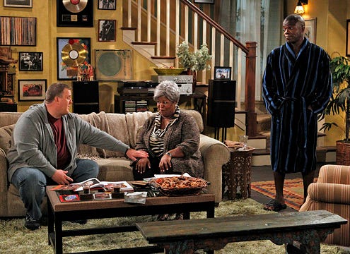 Mike & Molly - Season 1 - "After the Lovin" - Billy Gardell, Reno Wilson, Cleo King