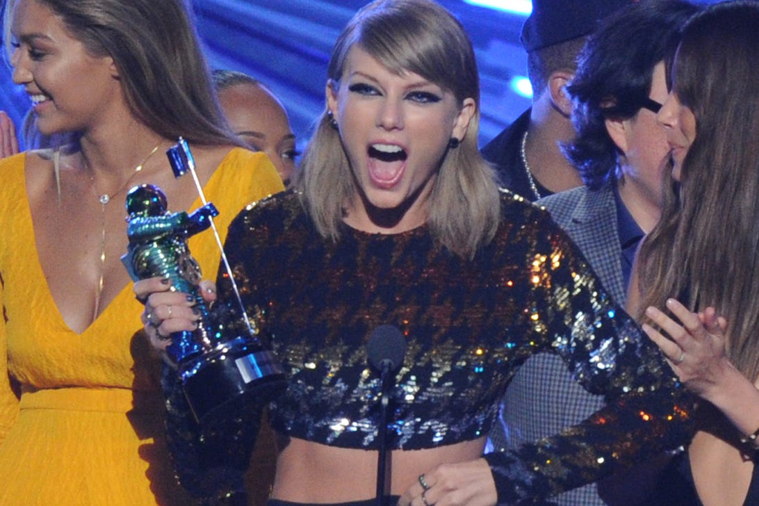 Taylor Swift Continues Her World Domination at the MTV Video Music Awards