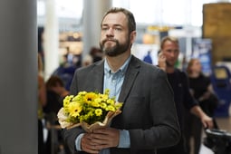 Hånd i hånd, Season 2 Episode 7 image