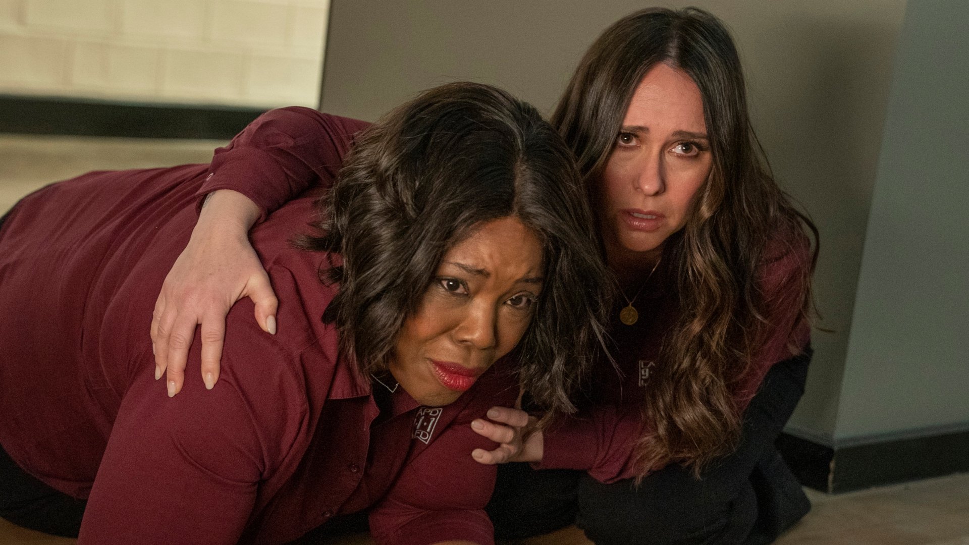 Chiquita Fuller and Jennifer Love Hewitt, 9-1-1