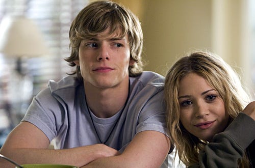 Weeds - Season 3, "He Taught Me How to Drive-By" - Hunter Parrish as Silas Botwin, Mary-Kate Olsen as Tara