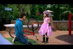 Dog with a Blog, Season 3 Episode 8 image