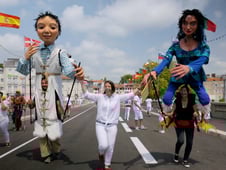 Bare Feet with Mickela Mallozzi, Season 3 Episode 9 image