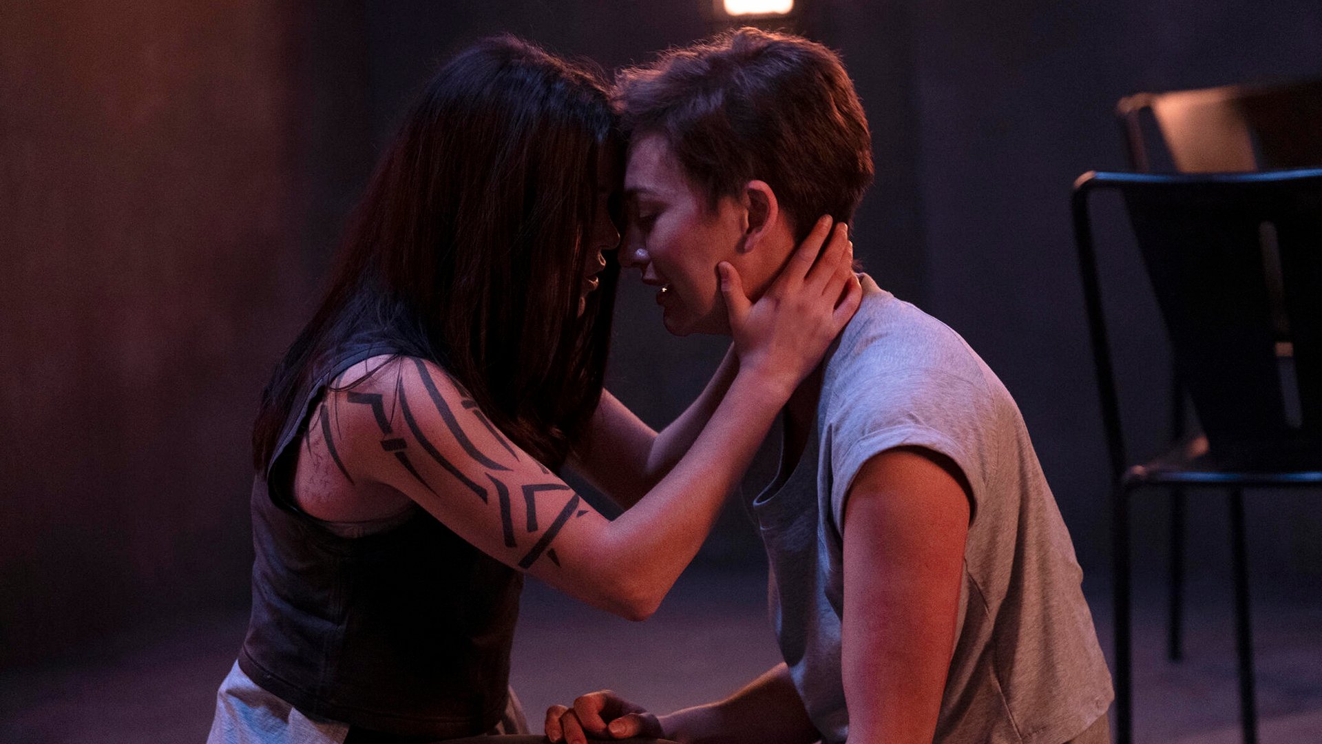 Marie Avgeropoulos and Tasya Teles, The 100