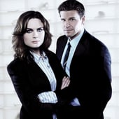 Bones, Season 1 Episode 1 image