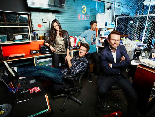 Breaking In - Season 1-  Bret Harrison, Odette Yustman, Alphonso McAuley and Christian Slater