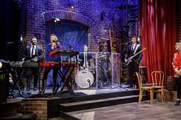 Show Offs, Season 1 Episode 2 image