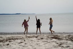 Moonshine, Season 1 Episode 4 image