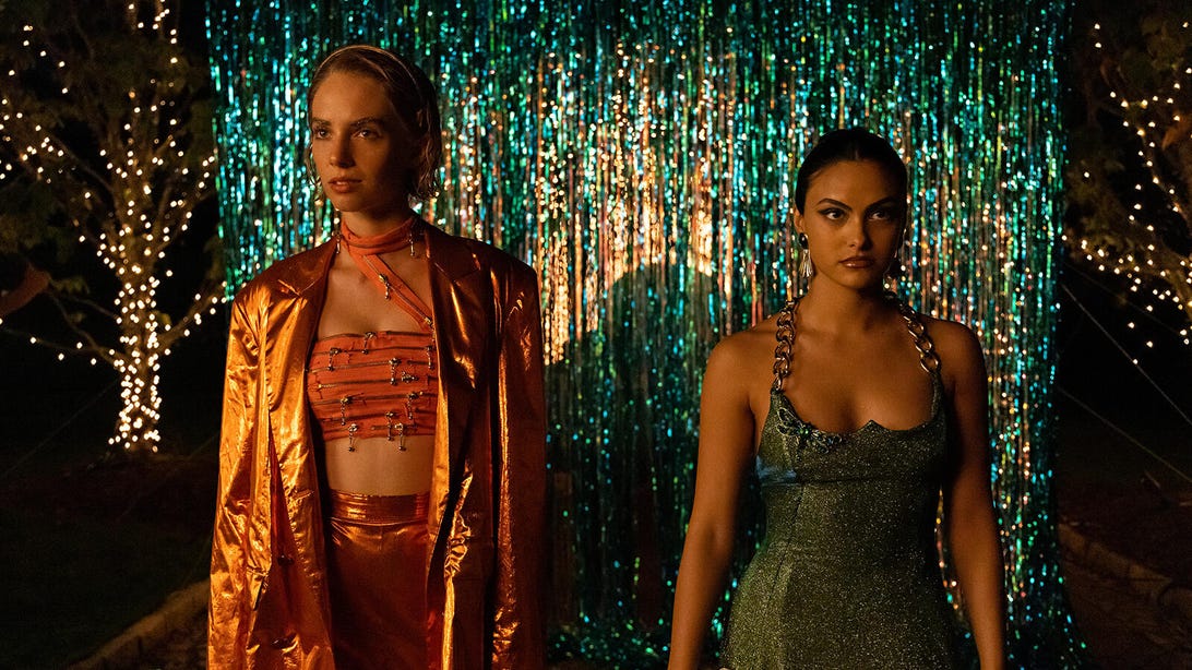 Do Revenge Review: Camila Mendes and Maya Hawke's Breezy Comedy Brings Hitchcock to High School
